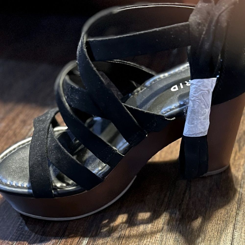 NWOT Torrid Chunky Black Suede Stacked Heels S:8W - Picture 4 of 10